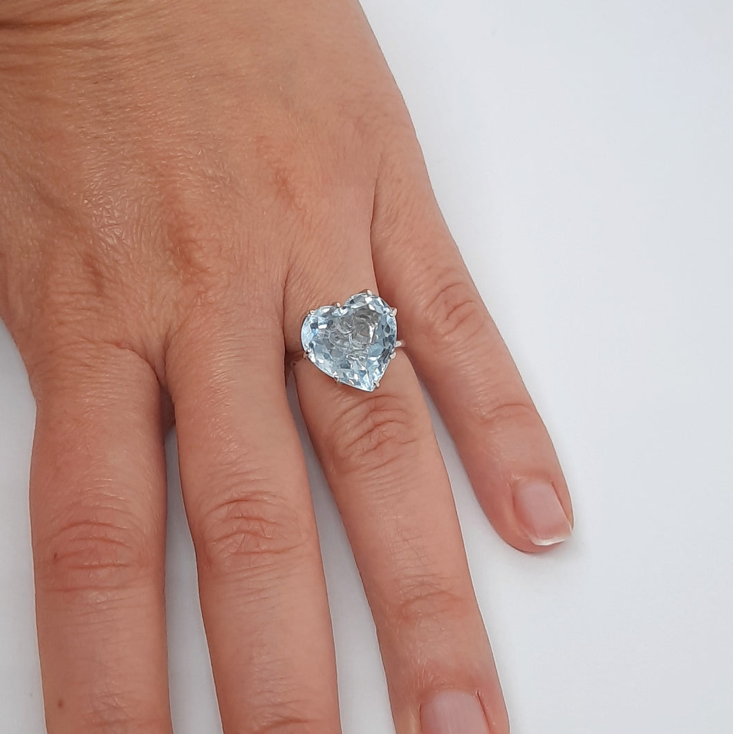 Anello con topazio azzurro in oro bianco 18 kt AN 3