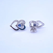 Carica l&#39;immagine nel visualizzatore di Gallery, Orecchini con zaffiro blu a cuore e diamanti in oro bianco 18 kt ORZ 2
