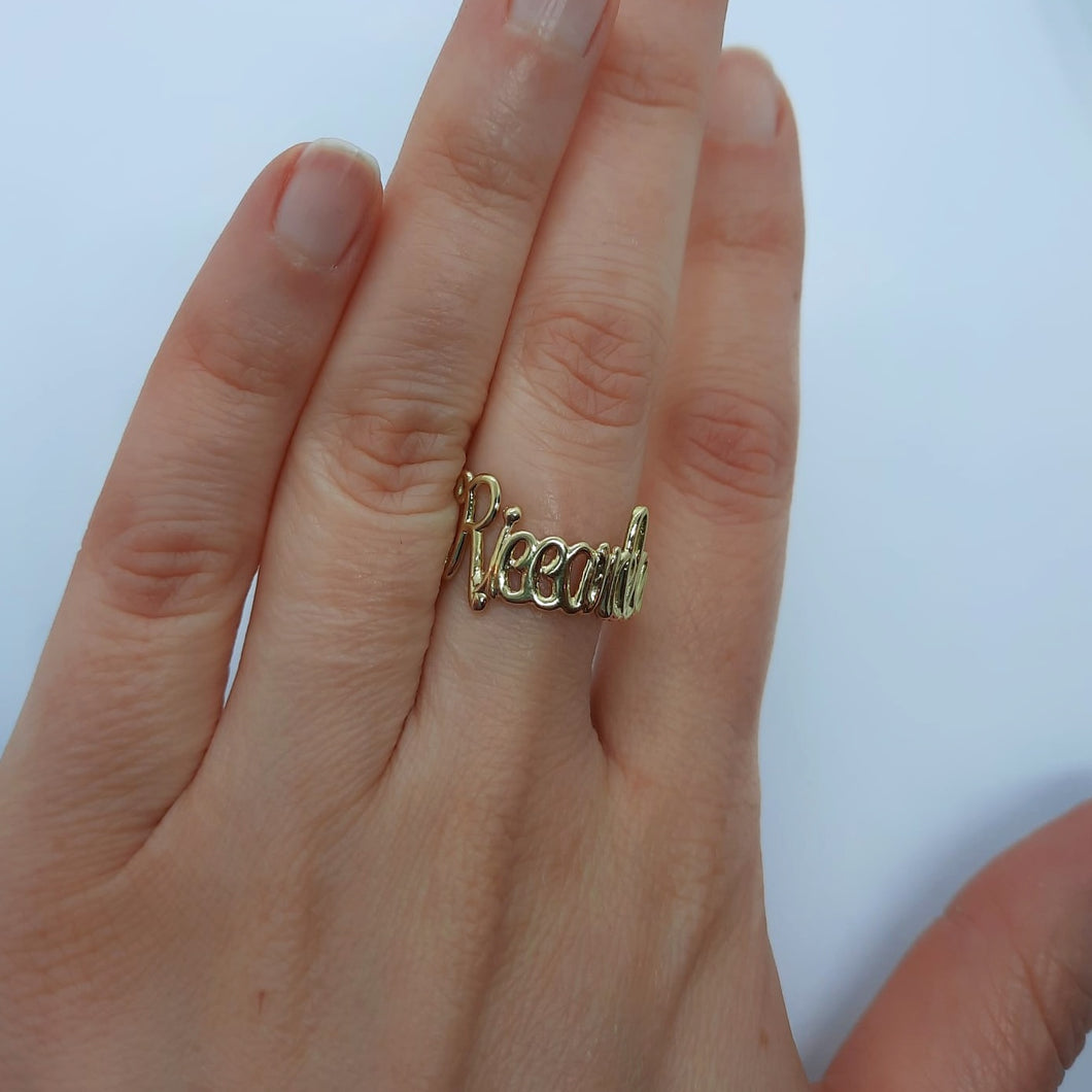 Anello con nome da 7 a 9 lettere in oro 18 kt