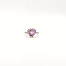 Carica l&#39;immagine nel visualizzatore di Gallery, Anello con zaffiro rosa a cuore con diamanti in oro bianco 750
