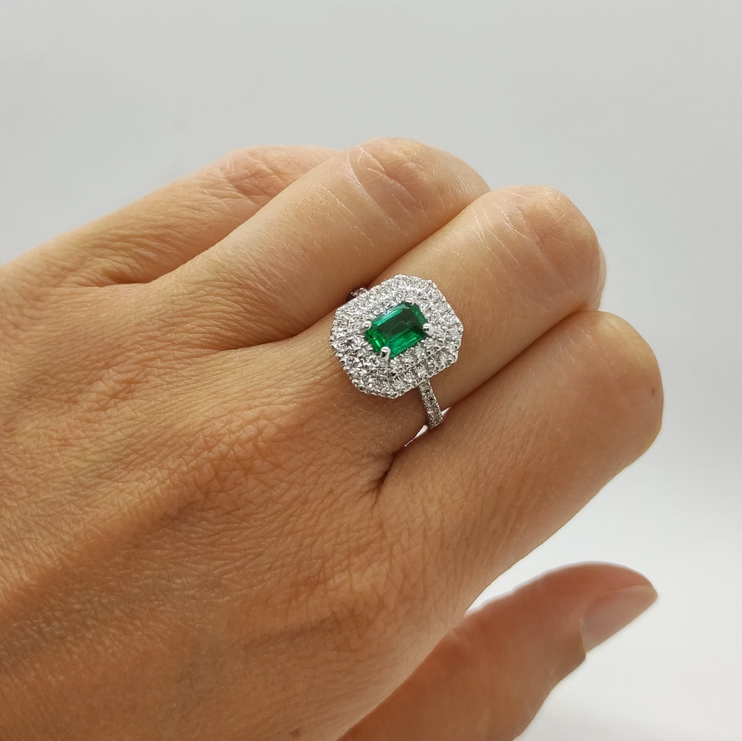Anello con smeraldo e diamanti in oro bianco 18 kt