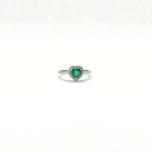 Anello con smeraldo a cuore e diamanti in oro bianco 18 kt