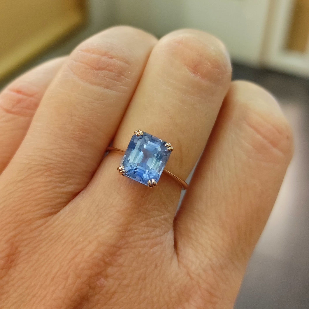 Anello con zaffiro in oro rosa 18 kt