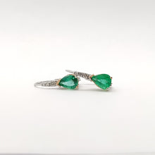 Carica l&#39;immagine nel visualizzatore di Gallery, Orecchini con smeraldi e diamanti in oro bianco e rosa
