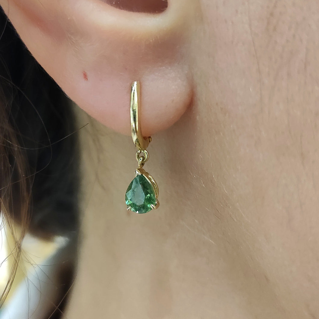 Orecchini con zaffiro verde (corindone) in oro giallo 18 kt