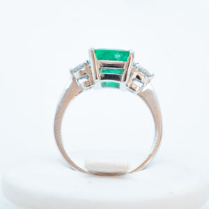 Anello con smeraldo e brillanti in oro bianco 18kt ANS5