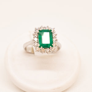 Anello con smeraldo e brillanti in oro bianco 18kt ANS2